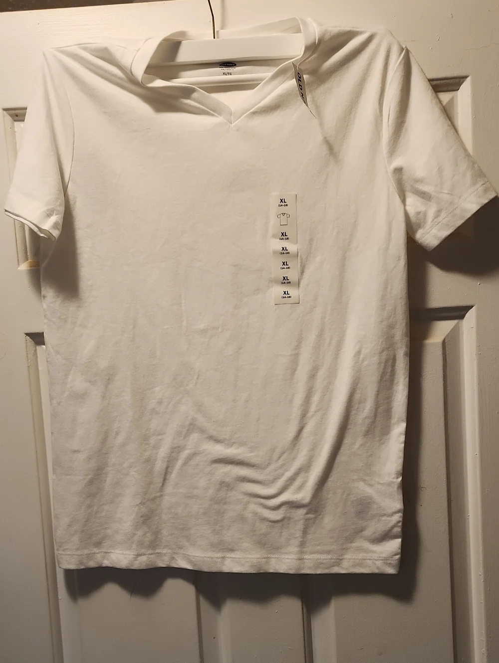 BNWT Classic White V-Neck Kids Shirt - Picture 1 of 1